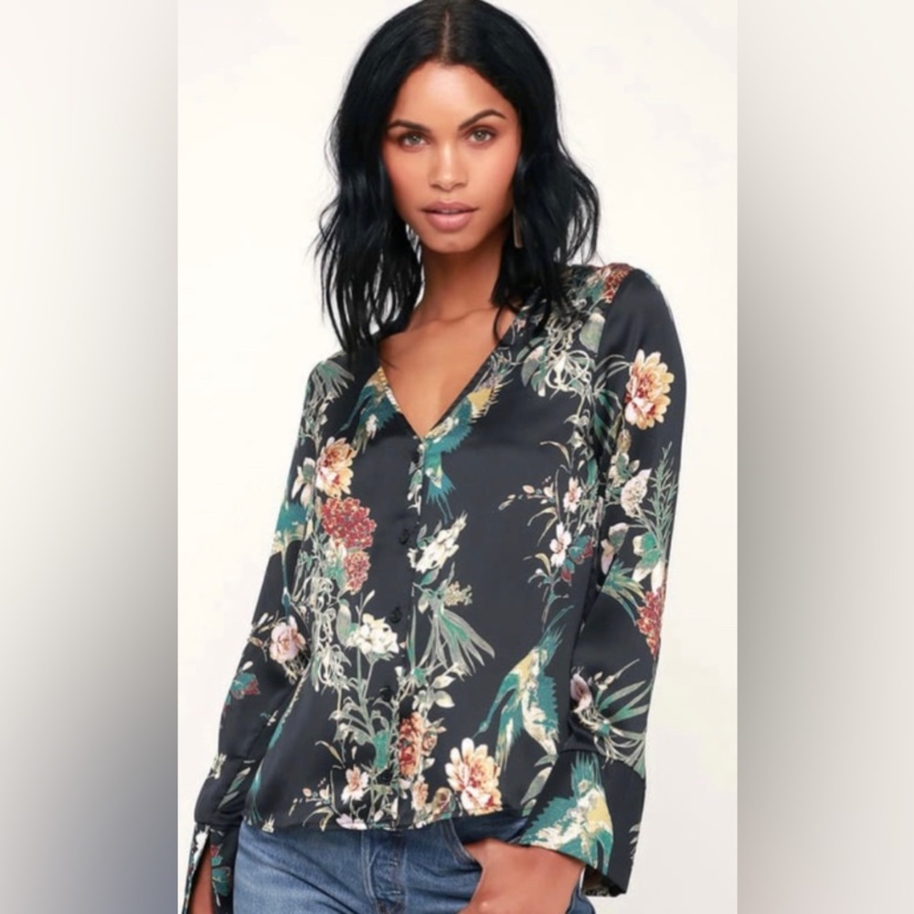 NWOT  Lulus “Darby” Dark Charcoal Floral Print Satin Long Sleeve Top XS